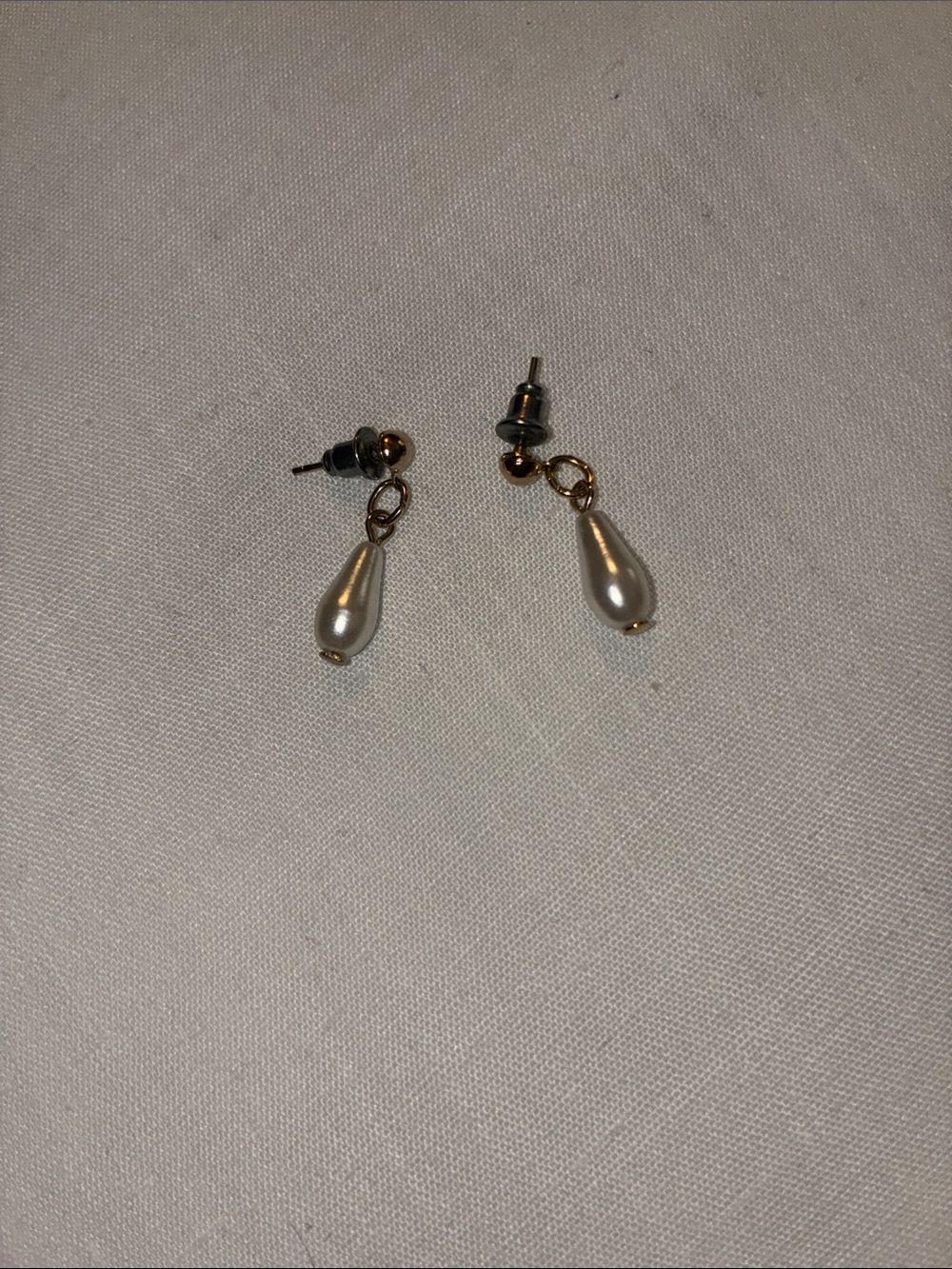 Source Unknown Gold Teardrop Pearl Dangle Stud Earrings - Cream Pearlescent